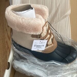 Women’s size 10 comfy winter boots